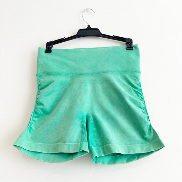 JoyLab Pants - Joy Lab Women’s Kelly Green Athletic Scrunched Shorts